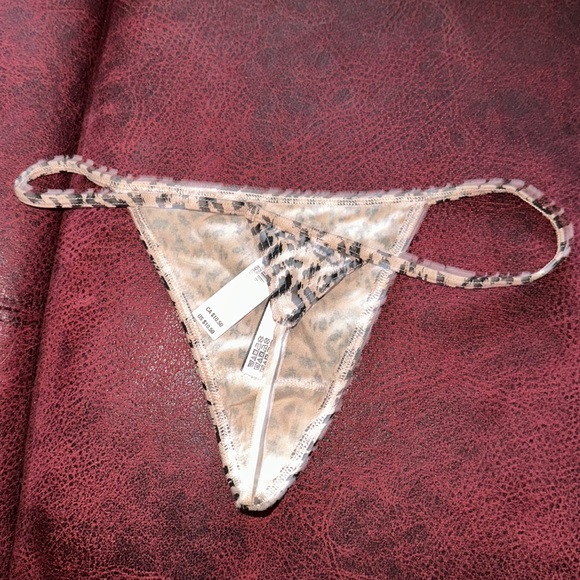 Victoria’s Secret V-String Thong - Picture 2 of 3